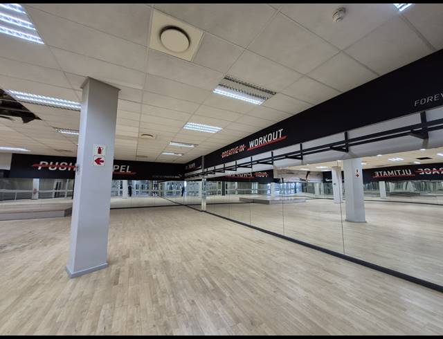 2,354M² RETAIL TO LET IN CRAIGHALL